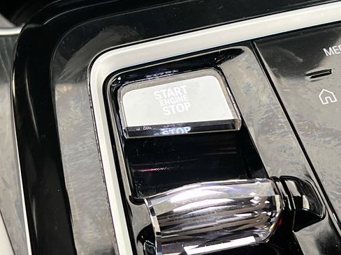 Used 2024 BMW 740i image 23