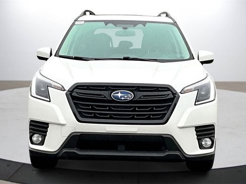 Used 2023 Subaru Forester Premium image 3