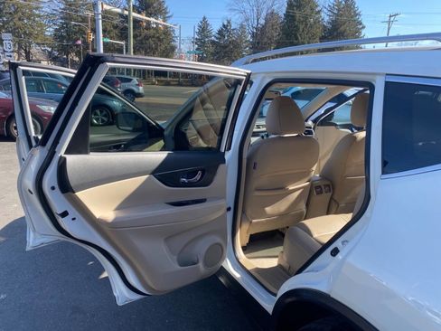 Used 2015 Nissan Rogue SL w/ SL Premium Package image 8