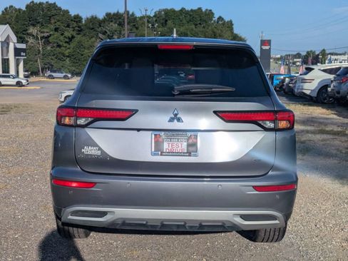 Used 2024 Mitsubishi Outlander SE FWD image 4