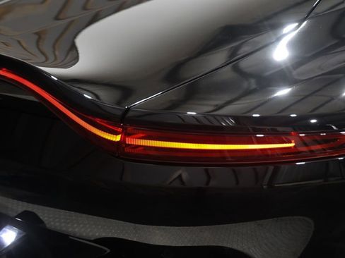 Used 2022 Aston Martin V8 Vantage Roadster image 27