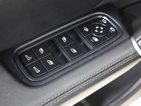 Used 2022 Porsche Cayenne GTS w/ Premium Package Plus AWD/4WD image 23