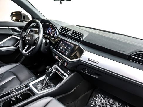 Used 2020 Audi Q3 2.0T Premium w/ Convenience Package image 16