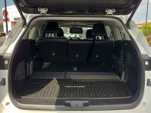 Certified 2025 Toyota Highlander XLE AWD/4WD image 44
