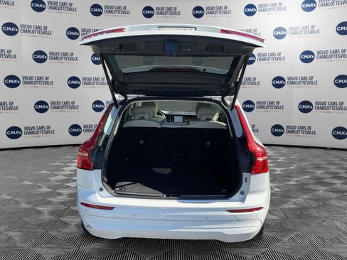Used 2022 Volvo XC60 B5 Momentum AWD/4WD image 11