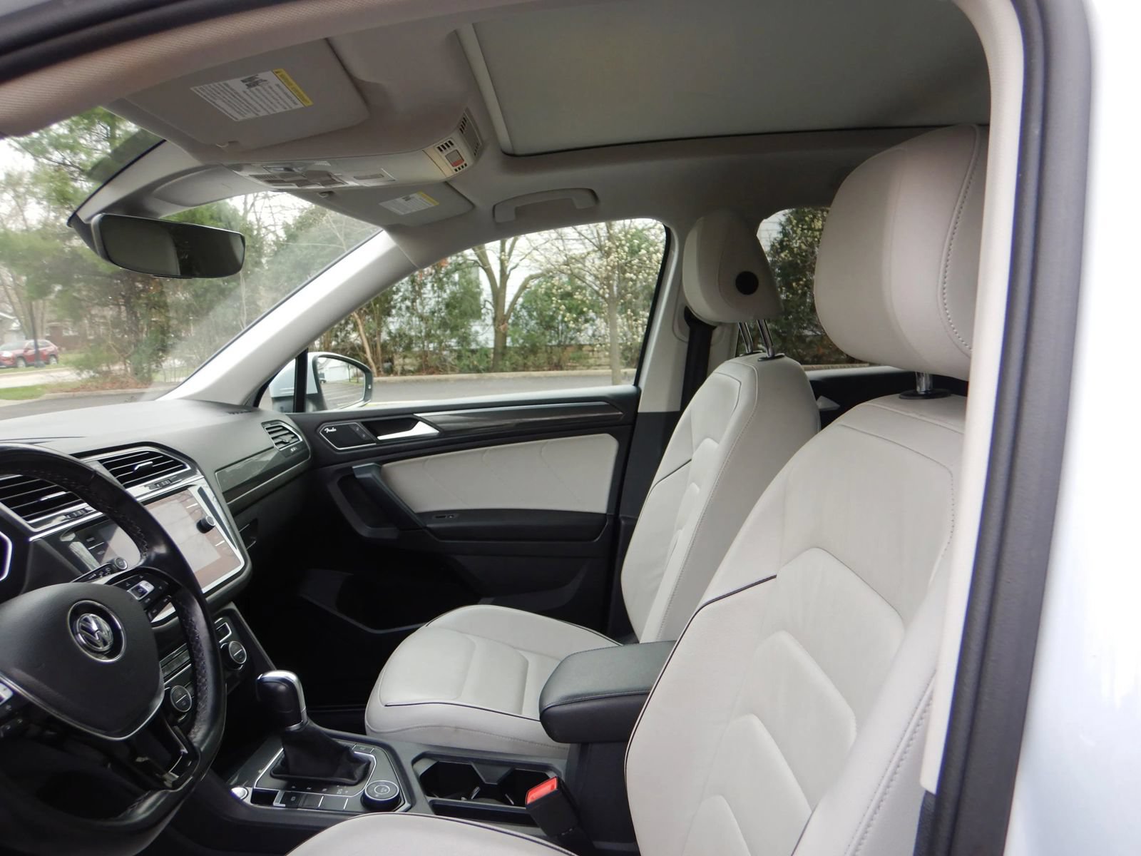 Used 2019 Volkswagen Tiguan SEL Premium AWD/4WD image 12