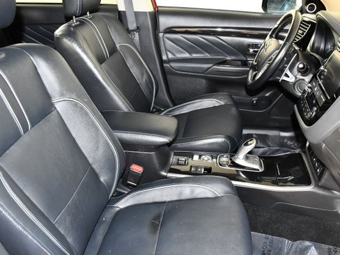 Used 2018 Mitsubishi Outlander GT AWD/4WD image 41