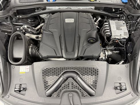 Certified 2023 Porsche Macan S AWD/4WD image 63