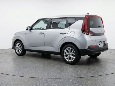 Used 2025 Kia Soul LX w/ LX Technology Package image 5