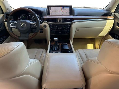 Used 2021 Lexus LX 570 4WD w/ Luxury Package image 16