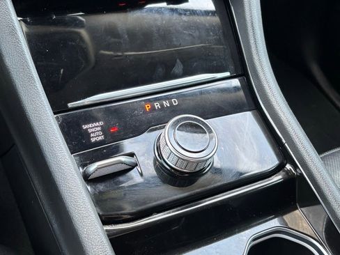 Used 2023 Jeep Grand Cherokee Limited w/ Luxury Tech Group II image 23