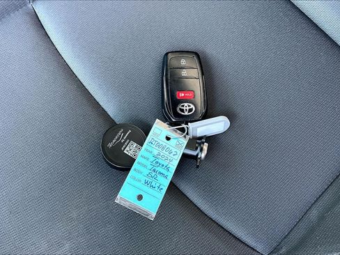 Used 2024 Toyota Tacoma SR RWD image 15