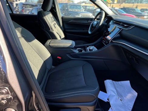 Used 2024 Jeep Grand Cherokee L Laredo w/ Luxury Tech Group I image 18