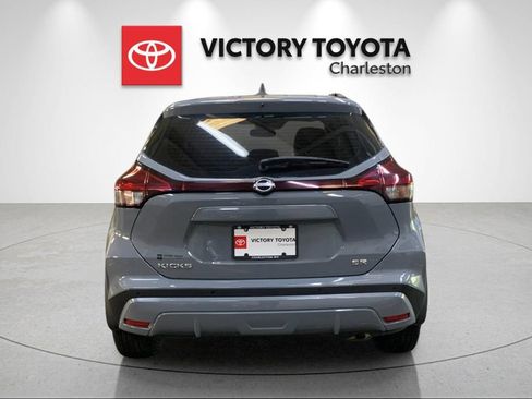 Used 2023 Nissan Kicks SR w/ SR Premium Package FWD image 4