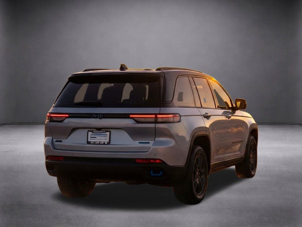 Used 2024 Jeep Grand Cherokee Trailhawk AWD/4WD image 34