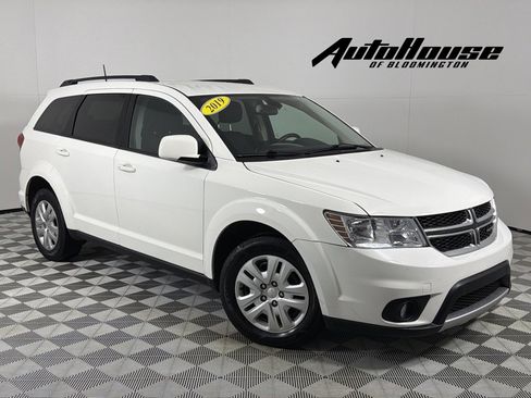 Used 2019 Dodge Journey SE image 1