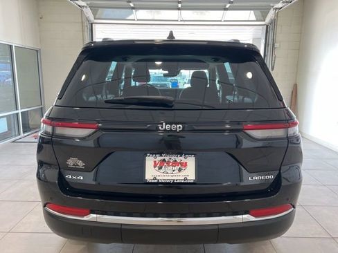 Used 2023 Jeep Grand Cherokee Laredo image 5