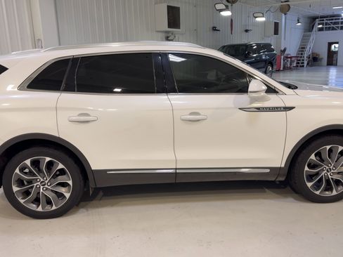Used 2023 Lincoln Nautilus Reserve w/ Luxury Package FWD image 2