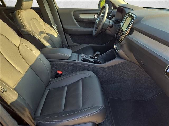 Used 2025 Volvo XC40 B5 Core AWD/4WD image 22