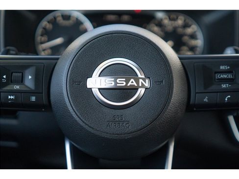 Used 2024 Nissan Rogue SV w/ SV Premium Package FWD image 8