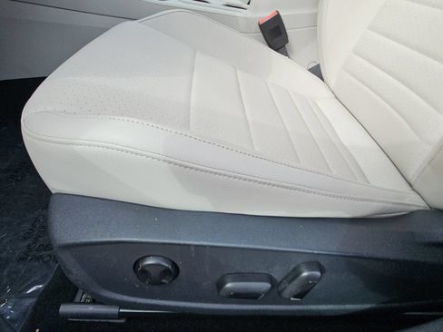 Used 2022 Volkswagen Jetta SE w/ Panoramic Sunroof Package FWD image 27