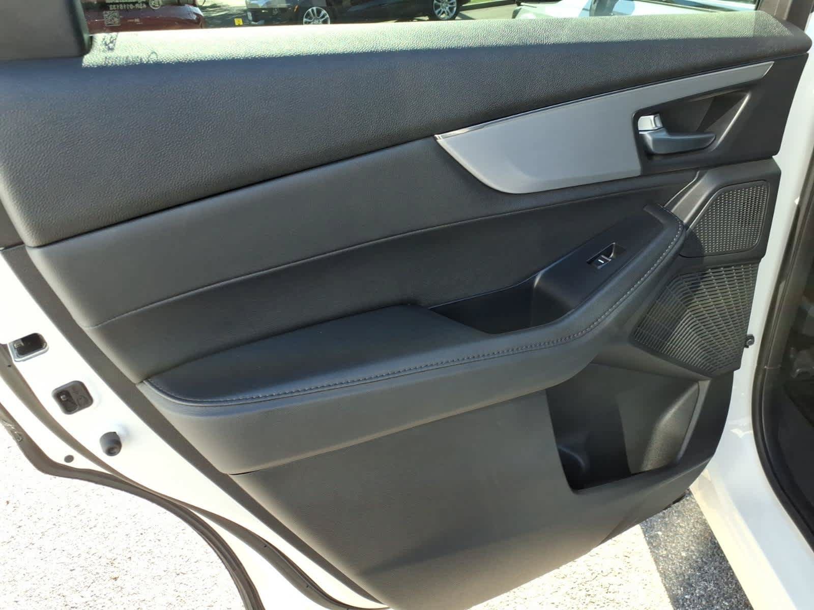 Used 2025 Acura MDX SH-AWD image 11