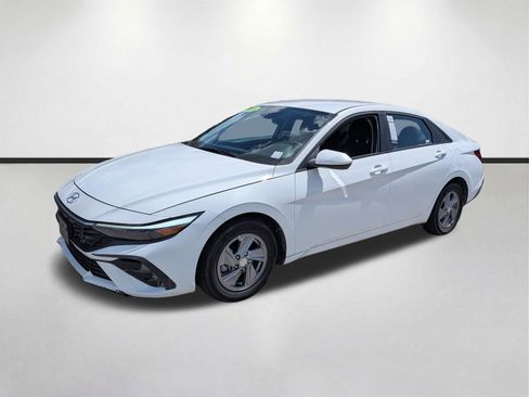 Used 2024 Hyundai Elantra SE image 8