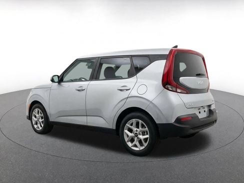 Used 2025 Kia Soul LX w/ LX Technology Package FWD image 7