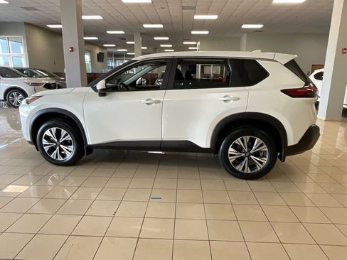 Used 2023 Nissan Rogue SV image 5