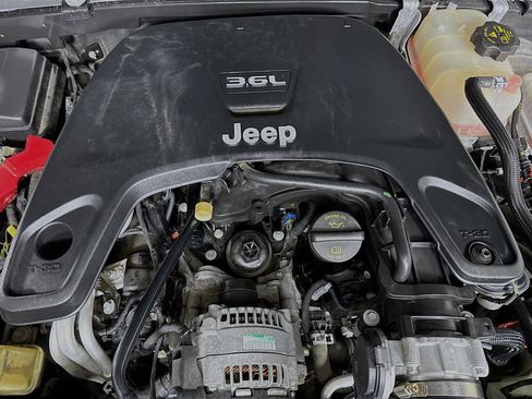 Used 2018 Jeep Wrangler Unlimited Sport S image 39