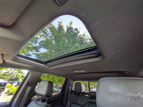 Used 2021 Chevrolet Silverado 1500 High Country w/ Technology Package AWD/4WD image 23