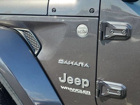 Used 2022 Jeep Wrangler Unlimited Sahara w/ Cold Weather Group AWD/4WD image 32