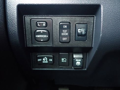 Used 2019 Toyota Tundra SR5 w/ SR5 Upgrade Package AWD/4WD image 22
