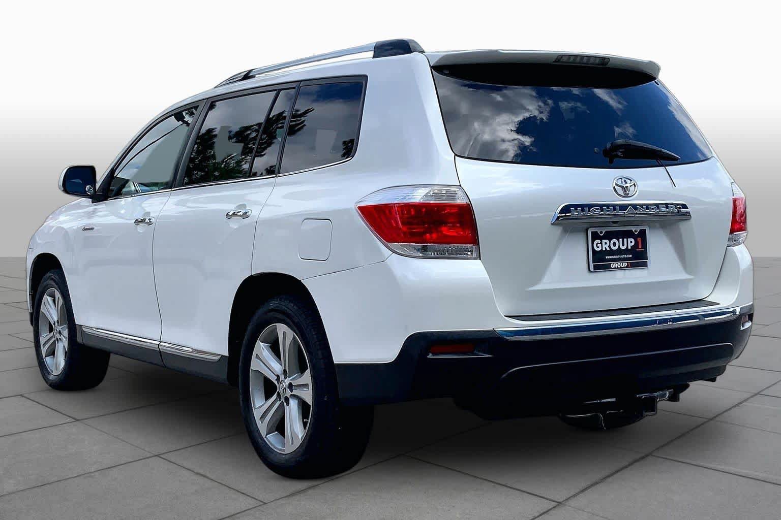 Used 2012 Toyota Highlander Limited w/ Tow Pkg FWD image 12