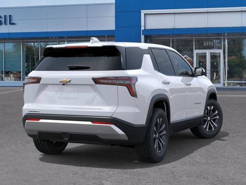 New 2027 Chevrolet Equinox LT FWD image 4