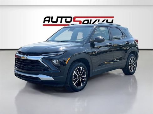 Used 2024 Chevrolet TrailBlazer LT w/ LT Cold Weather Package image 3