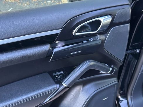 Used 2017 Porsche Cayenne Platinum Edition image 17