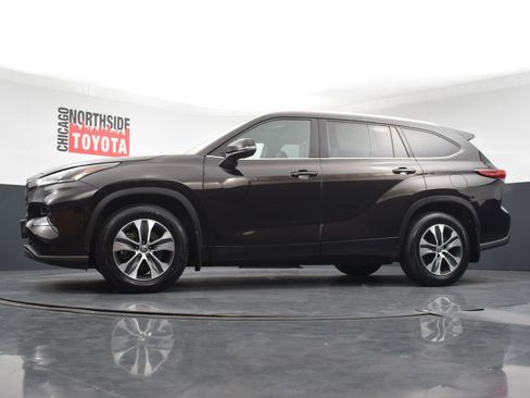 Used 2022 Toyota Highlander XLE AWD/4WD image 29