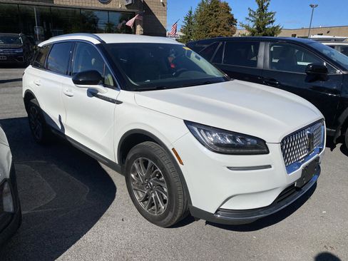 Used 2022 Lincoln Corsair AWD w/ Equipment Group 101A image 2