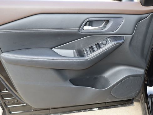 Used 2023 Nissan Rogue SV w/ SV Premium B Package FWD image 8