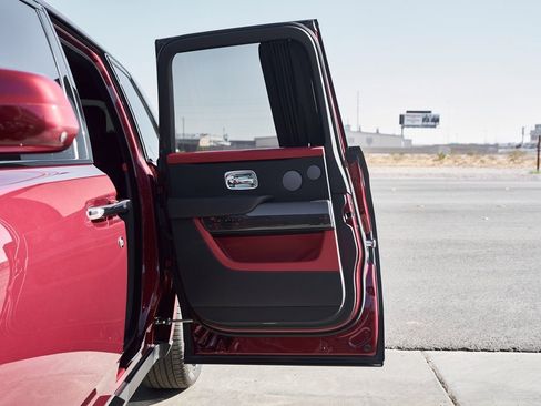 Used 2022 Rolls-Royce Cullinan Black Badge image 26