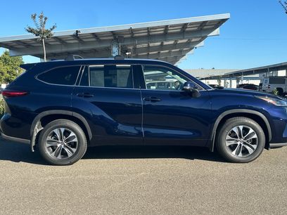 Used 2021 Toyota Highlander XLE