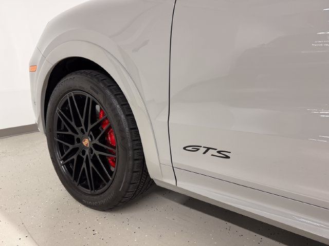 Certified 2026 Porsche Cayenne GTS AWD/4WD image 13