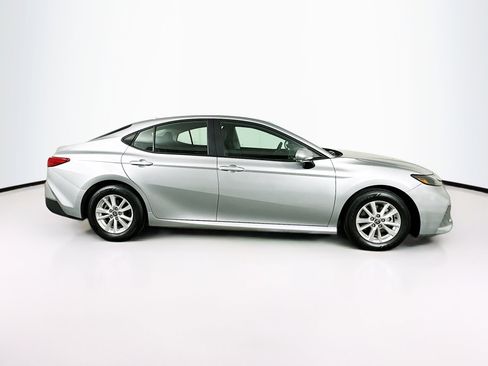 Used 2025 Toyota Camry LE image 10
