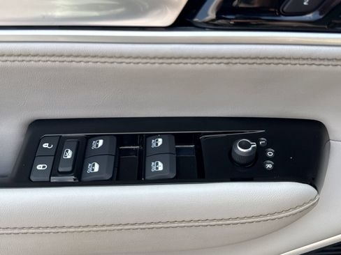 Used 2024 Jeep Wagoneer L Series II w/ Flexible Seating Group AWD/4WD image 19
