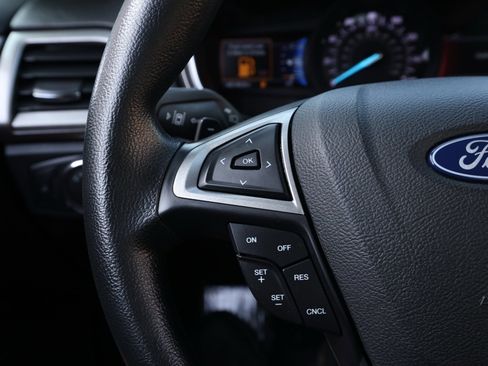 Used 2019 Ford Fusion SE image 25