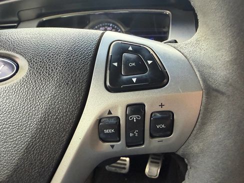 Used 2013 Ford Taurus SHO AWD/4WD image 28