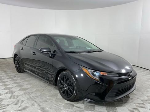 Used 2025 Toyota Corolla LE FWD image 3