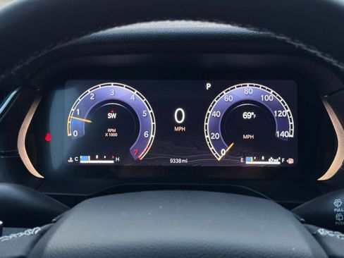 Used 2025 Jeep Grand Cherokee L Laredo image 10