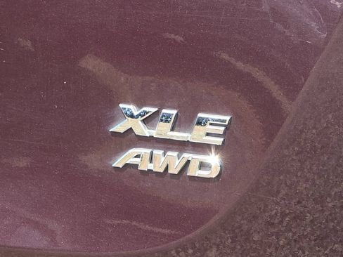 Used 2017 Toyota RAV4 XLE AWD/4WD image 23